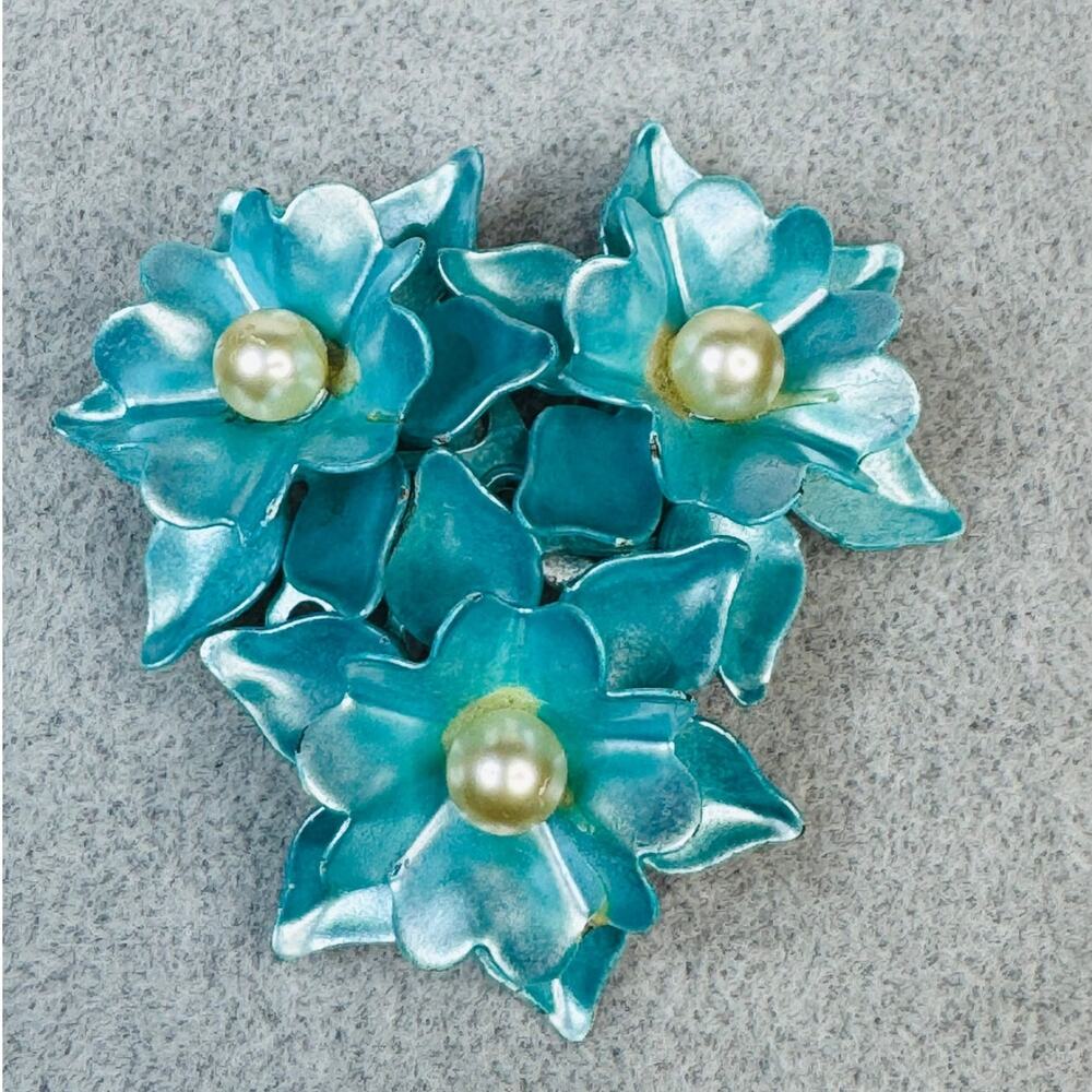 Vintage Lotus Flower Cluster Brooch w/Faux Pearls